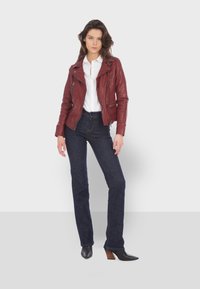 Oakwood 60861, Chaqueta Para Mujer, Rojo, Talla Fabricante: XL