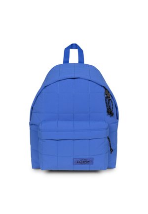 Sac à dos Eastpak bleu avec motif matelassé, poche avant zippée et poignée supérieure.