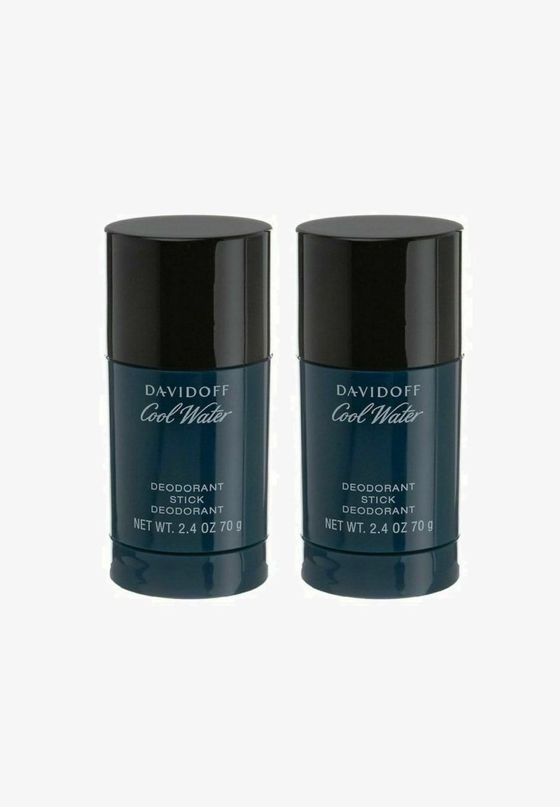 Två Davidoff Cool Water-deodorantstift, varje 68 g, i en mörkblå plastbehållare med ett svart lock. Text som visas på framsidan.