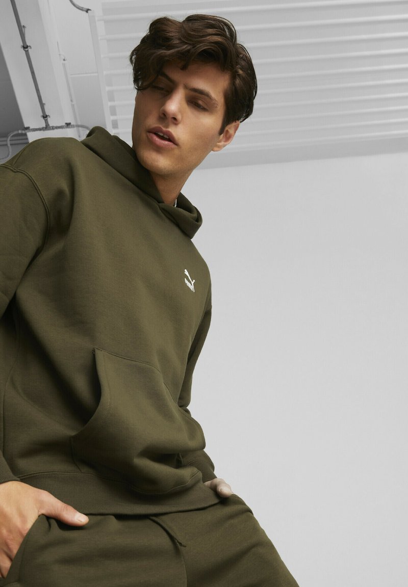 Puma Mikina s kapucí - deep olive