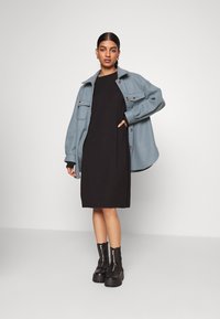 Vero Moda Petite VMGAVA DRESS - Vestido de dia - black