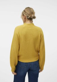 Vero Moda VMLEAF - Trui - golden spice