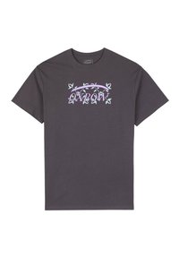 Camiseta de algodón gris con un diseño gráfico que incluye la palabra "OXBOW" en púrpura y azul claro, rodeada de acentos de hojas. Mangas cortas.