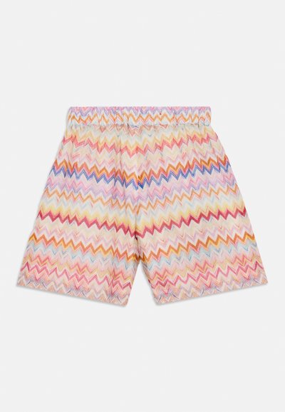Πολύχρωμο σορτς με μοτίβο ζιγκ-ζαγκ και ελαστική μέση, κατασκευασμένο από ελαφρύ ύφασμα σε παστέλ αποχρώσεις ροζ, πορτοκαλί και μπλε.