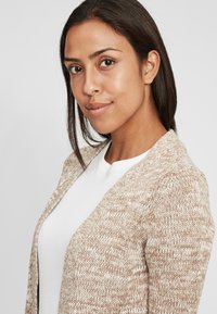 Oxmo OXPHILETTA - Strickjacke - dune