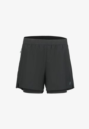 Zwarte sportshorts met elastische tailleband, zijritszak en binnenste compressielaag, ontworpen voor hardlopen of sportactiviteiten.