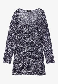 Blommig klänning med lång ärm i marinblått tyg, med en rynkad design som har ljusblåa och vita blommor över hela. Fyrkantig halsringning.