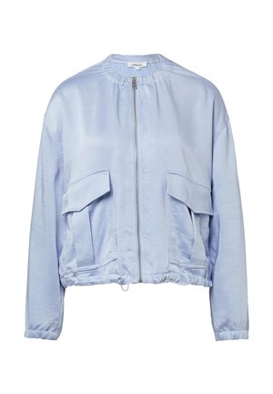 Helle blaue satinierte Bomberjacke mit Reißverschluss, elastischen Bündchen, zwei Vordertaschen und einem Kordelzug am Saum. Glatte Textur.