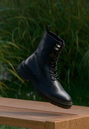 Pier One Šņorējami puszābaki - black