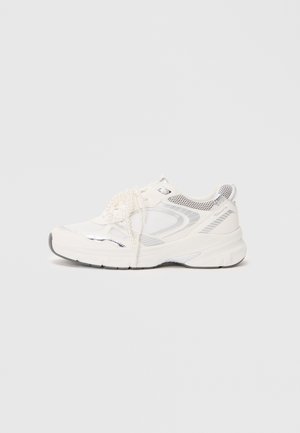 Trainers - white pearl