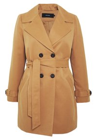Béžový dvouřadý kabát vyrobený z měkké tkaniny. Obsahuje opasek v pase, klopové límce a černé knoflíky. Dále má boční kapsy a detaily na manžetách.