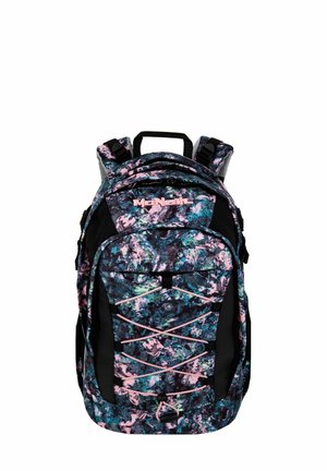 Mochila multicolor en tela azul, rosa y negra. Cuenta con un compartimento principal con cremallera, un bolsillo delantero y correas ajustables.