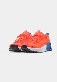 Nike Performance FREE METCON 6 - Trening copati - orange/white/blue/black
