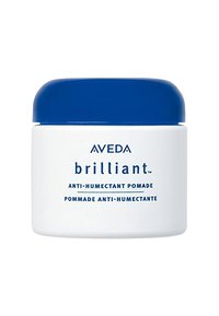 Vit burk med blått lock, märkt "Aveda Brilliant Anti-Humectant Pomade" i mörkblå text. Slät, glänsande yta med rund form.