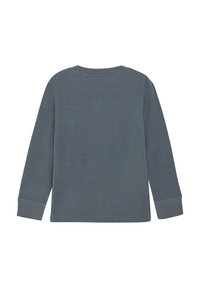 Langarmshirt in Schlammblau mit runder Halslinie, seitlichen Schlitzen und kontrastierenden gerippten Bündchen. Glatte Textur mit minimalen Nähten.