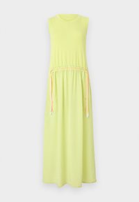 Robe maxi sans manches vert clair avec col rond et taille ajustable grâce à un cordon rose et blanc.