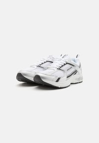 Jack & Jones JFWTOKYO - Sneakers low - bright white/black