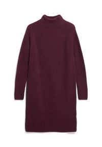 Robe en tricot bordeaux à col roulé, à manches longues, avec une texture côtelée et une coupe ample, dotée d'une étiquette discrète sur le côté près de l'ourlet.