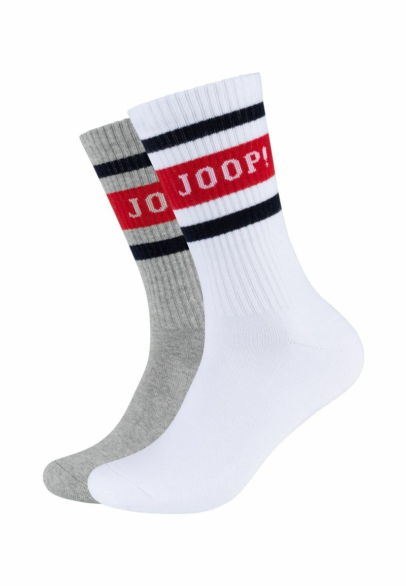 To sæt sokker: det ene sæt hvidt med sorte og røde vandrette striber, det andet gråt med subtil ribbeting. Begge har et logo.