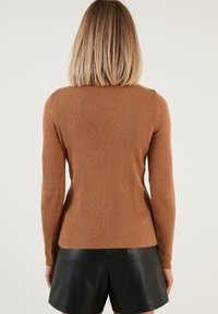 LELA REGULAR FIT - Pulóver - caramel