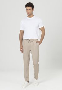 Just Like You REGULAR FIT WITH ELASTIC WAIST - Broek - beige
