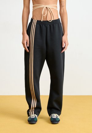 adidas Originals OVERSIZED 3-STRIPES LOOSE - Tracksuit bottoms - black