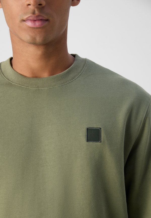 ESSENTIAL BADGE CREW - Sweatshirt2