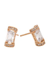 Zlaté náušnice s obdélníkovým průhledným drahokamem uprostřed, obklopené malými průhlednými akcenty podél horního a dolního okraje.
