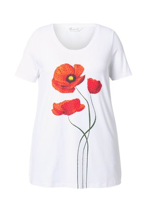 Weißes T-Shirt mit kurzen Ärmeln, auf dem im Mittelpunkt ein grafisches Motiv von drei roten Mohnblumen mit schwarzen Punkten abgebildet ist.