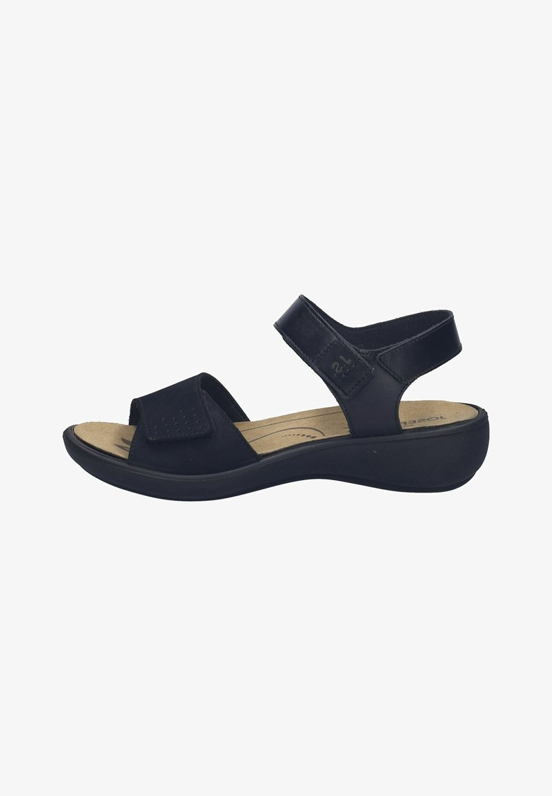 Sandale noire à bout ouvert avec brides réglables, semelle intérieure beige rembourrée et petit talon compensé pour le confort et le maintien.