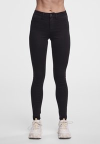 Pieces PCSHAPE UP SAGE - Prigludę džinsai - black