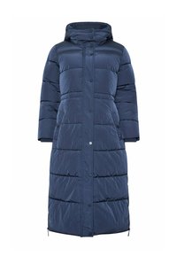 Abrigo tipo puffer azul marino con capucha, presenta un cierre de botones, patrón acolchado horizontal y bolsillos laterales con cremallera. Material ligero.