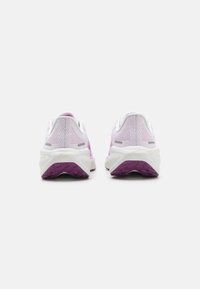 Nike Performance AIR ZOOM PEGASUS 41 UNISEX - Apavi skriešanai pa asfaltu - white/hyper violet/black/beyond pink