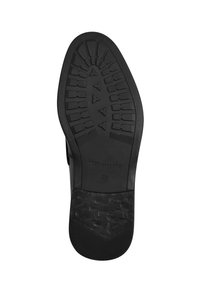 Zwarte rubberen zool met een profielpatroon dat richels en groeven bevat. Gemarkeerd met "Tomaris" en maat "42." Gladde textuur bij de hak.