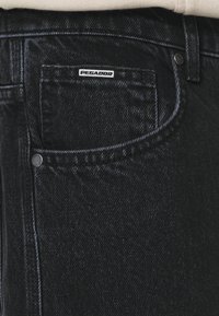 Pegador VINTO CARPENTER - Asztalos farmerek - washed black