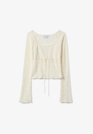 Cremefarbener Spitzen-Langarm-Crop-Top mit rundem Ausschnitt und vorderem Bindeband, verziert mit einem zarten Blumenmuster und leicht ausgestellten Bündchen.