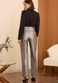 Love & Roses REGULAR FIT - TAILORED  - Hlače - silver