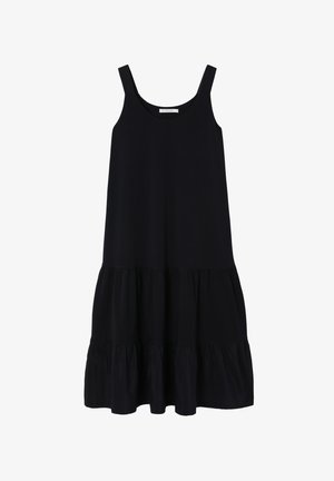 Juodą be rankovių suknelę, pagamintą iš minkštos medžiagos, su keliuose sluoksniuose stapeliais ir paprastu apvaliu iškirpimu. Lygaus paviršiaus, kasdieniško dizaino.