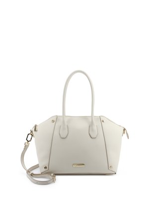 Weiße strukturierte Handtasche mit zwei oberen Griffen, abnehmbarem Schulterriemen mit goldfarbenen Beschlägen und minimalistischem goldfarbenem Logo-Schild auf der Vorderseite.