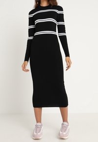 Envii Stickad klänning - black