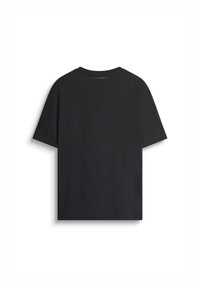 Crna majica kratkih rukava od pamuka. Ima okrugli izrez i jednostavan, neukrašen dizajn. Stražnji pogled bez vidljivih logotipa.