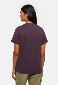 Dickies MAPLETON  - Jednoduché tričko - plum perfect