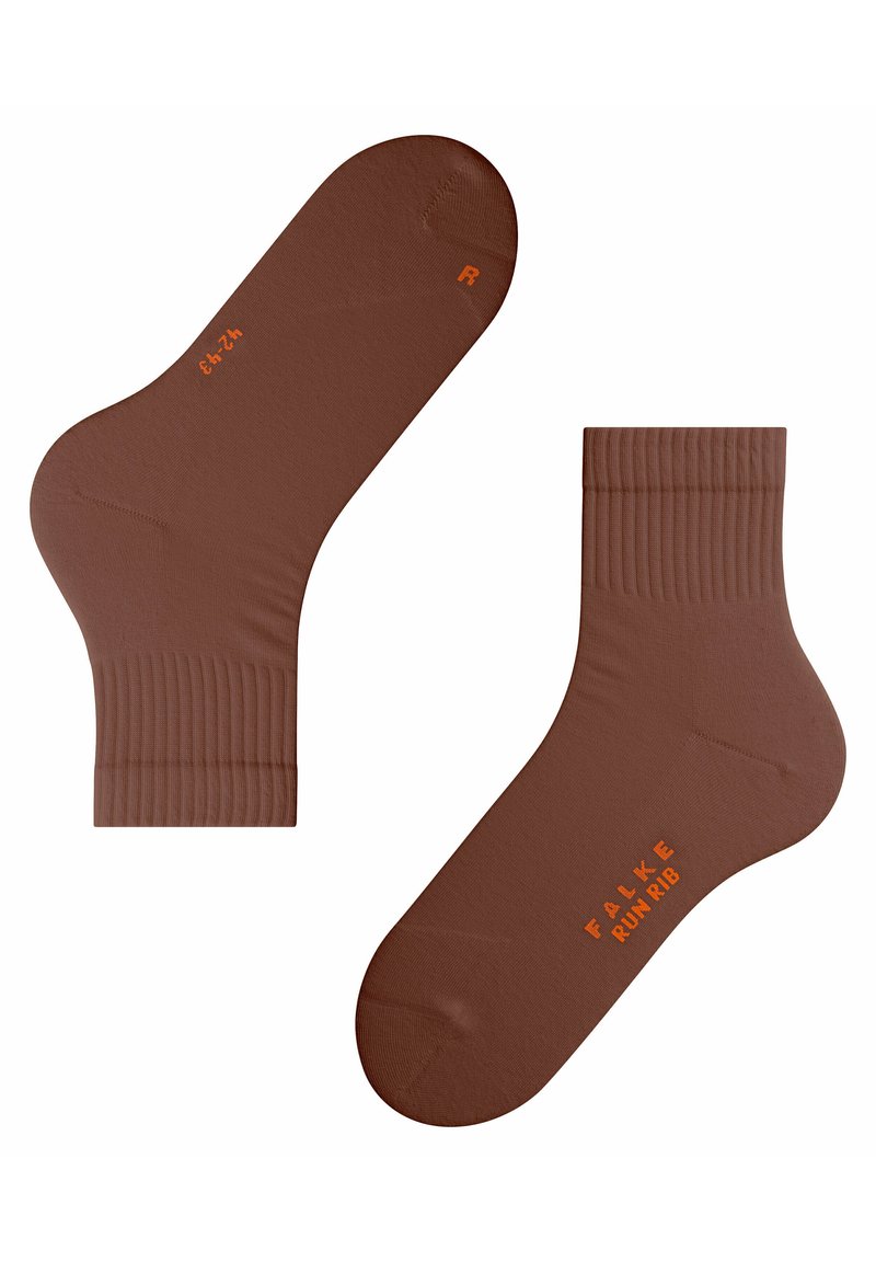 Brązowe skarpetki za kostkę wykonane z gładkiego materiału z prążkowanym wykończeniem. Posiadają pomarańczowe logo oraz szczegóły rozmiaru na górnej stronie.