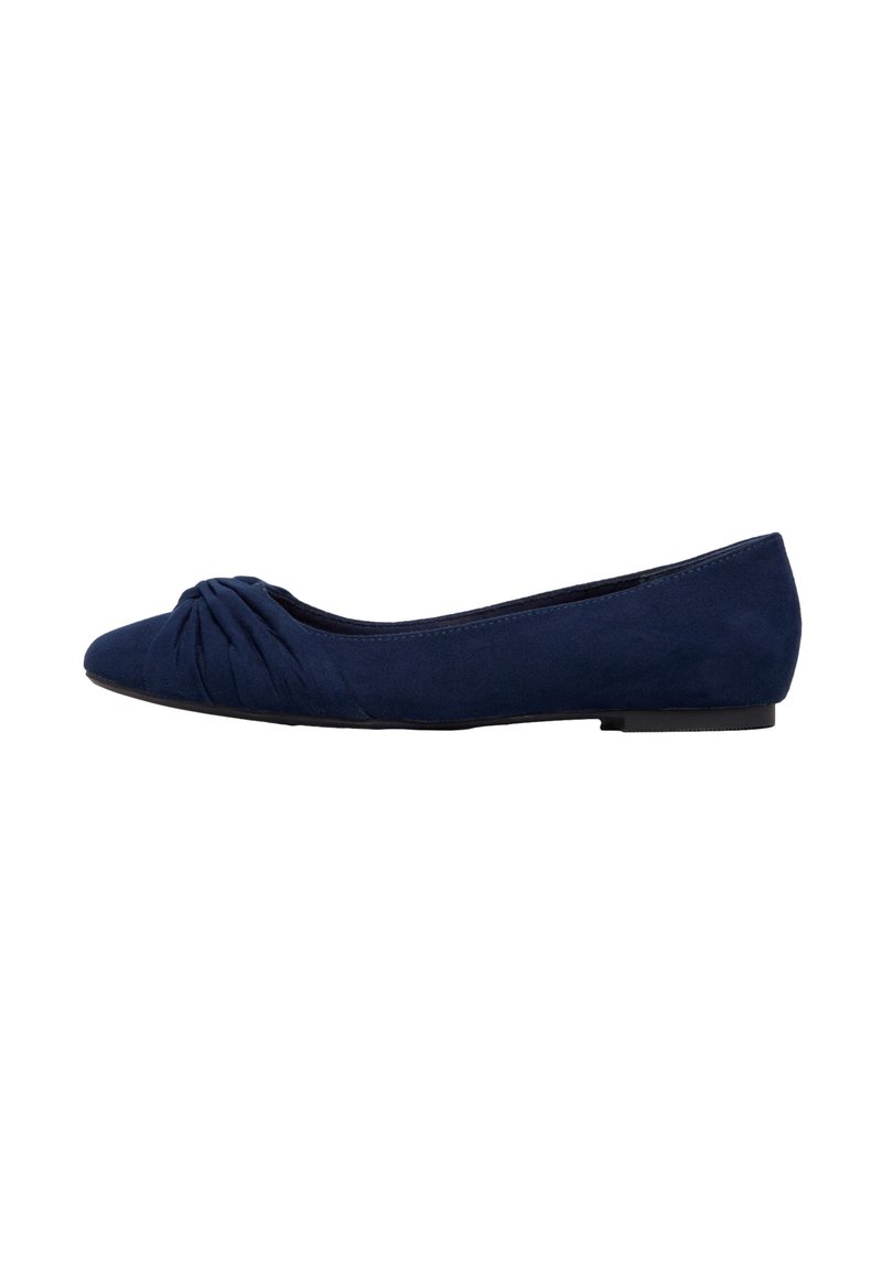 Ballerines bleu marine en suède doux, présentant un design froncé à la pointe, un devant arrondi et une semelle en caoutchouc plate.