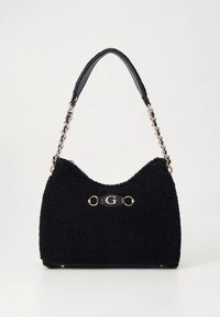 Melna teksturēta soma ar mīkstu audumu, izliekta forma, īsa ādas siksna un zeltīta metāla detaļas ar centrālu logotipu.