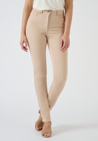 Damart STATURES PERFECT  - Jeans slim fit - ecru