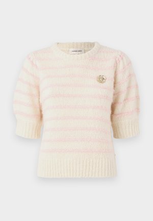 Biele pletené sveter s svetloružovými pruhmi. Má krátke rukávy a rebrovaný spodný okraj. Ozdobený dekoračnou kvetinovou brošňou.