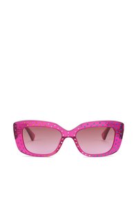 Occhiali da sole rosa con una montatura chunky e geometrica, decorati con strass multicolori sui bordi esterni e lenti sfumate.