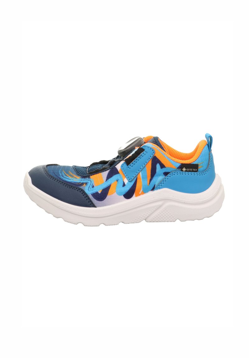 Niebiesko-pomarańczowy sneker z teksturowaną cholewką z falistymi wzorami, z zapięciem na rzep i białą gumową podeszwą.