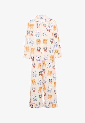 Conjunto de pijama color crema con mangas largas y pantalón, estampado con caras de gatitos de colores que llevan lazos rojos y azules.